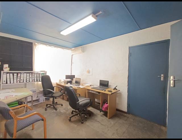 1,061M² WAREHOUSE TO LET IN PINETOWN CENTRAL